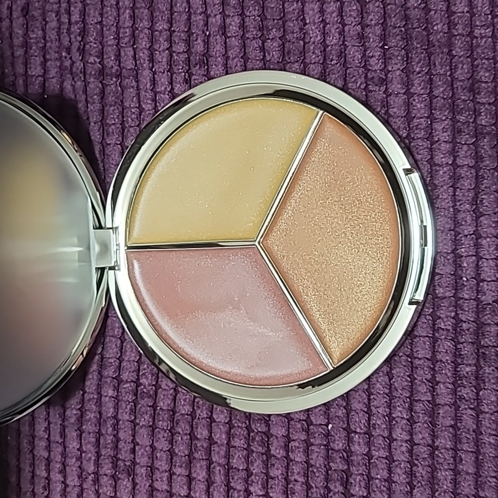 ICONIC LONDON - Dewy Glow Highlight